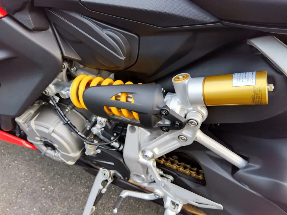 Ducati Street Fighter V2 2023, красный, фото 10