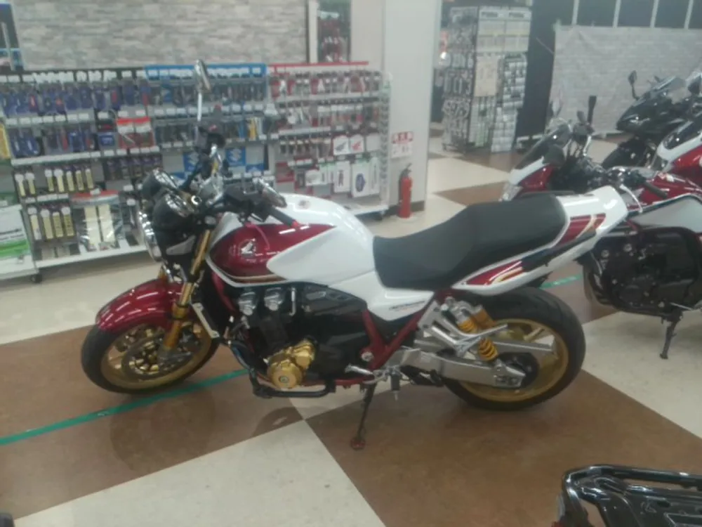 Honda CB1300 2023, white / red, фото 2
