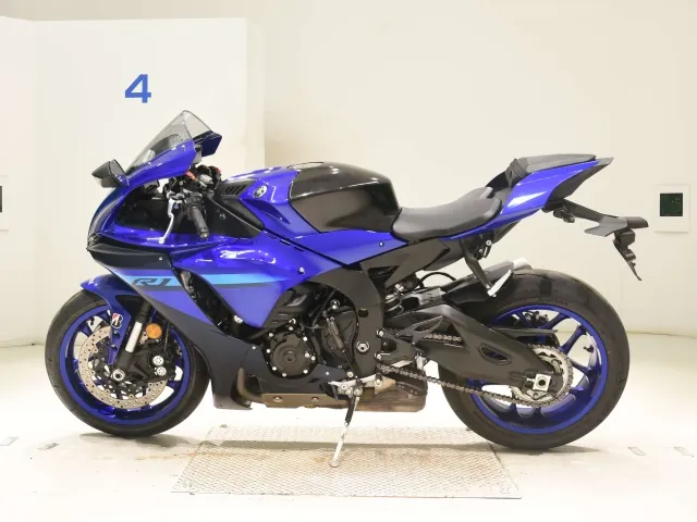 Yamaha YZF-R1M 2024, black | blue, фото 2