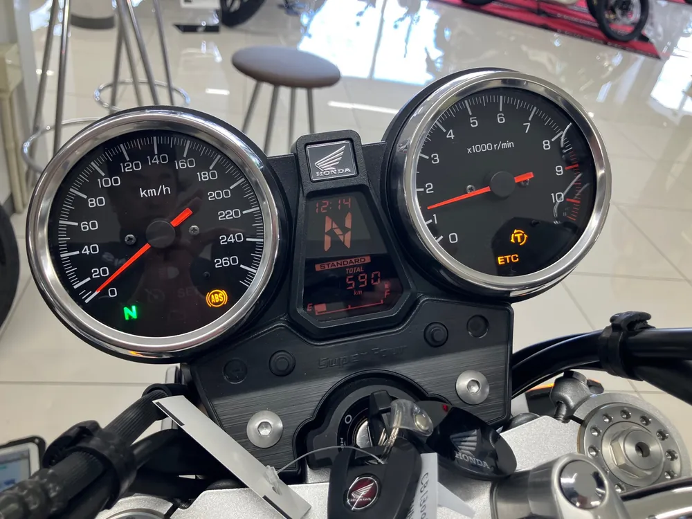 Honda CB1300 2026, white / red, фото 3