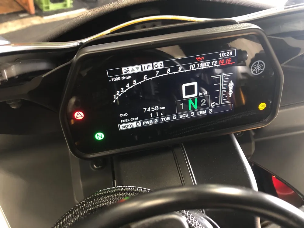 Yamaha YZF-R1M 2023, white / red / yellow, фото 5