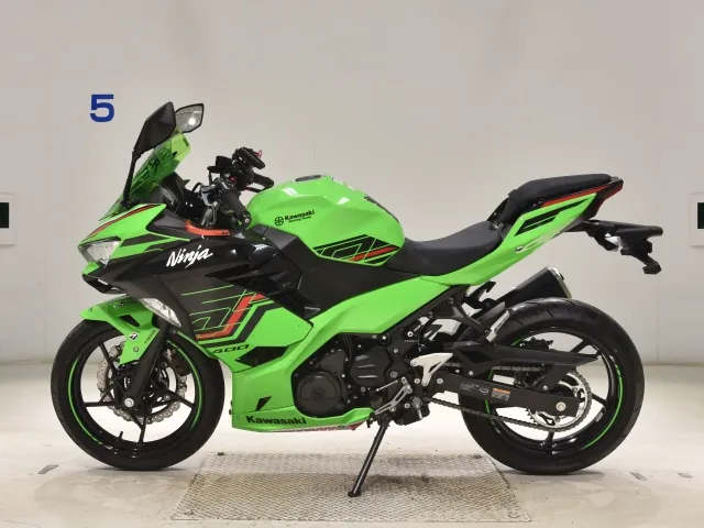 Kawasaki Z400 2023, зелёный, фото 2