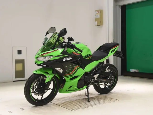 Kawasaki Z400 2023, зелёный, фото 4