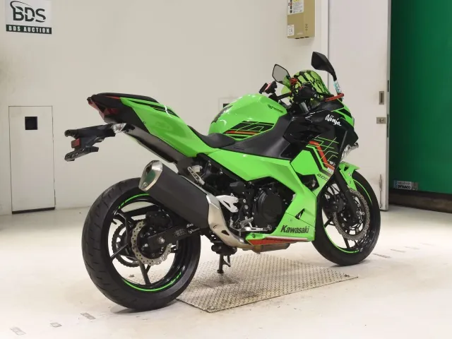 Kawasaki Z400 2023, зелёный, фото 5