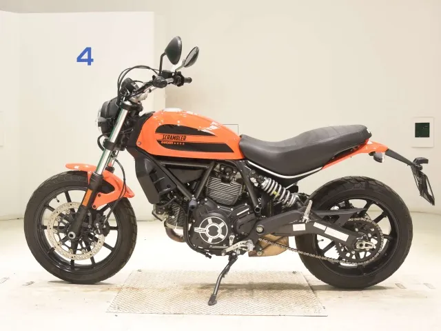 Ducati Scrambler Sixty2 2020, чёрный, оранжевый, фото 2