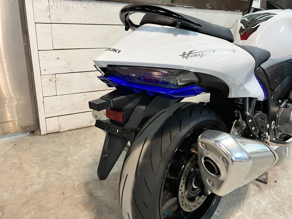 Suzuki Hayabusa 2023, p white / blue, фото 9