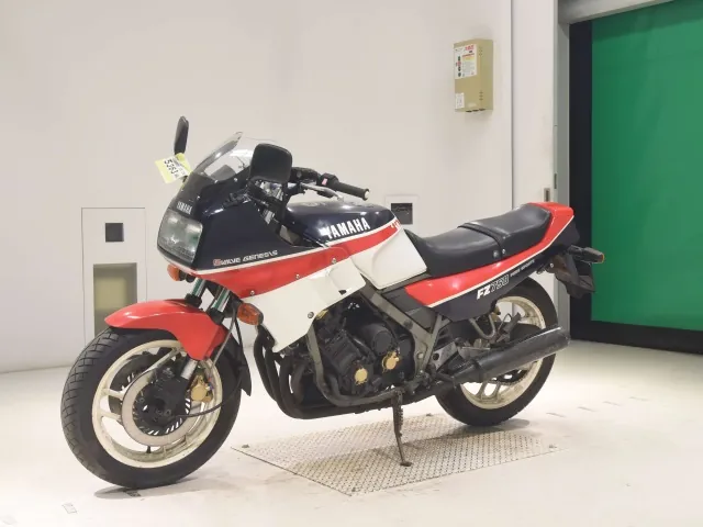 Yamaha FZ750 1985, white | red | blue, фото 4