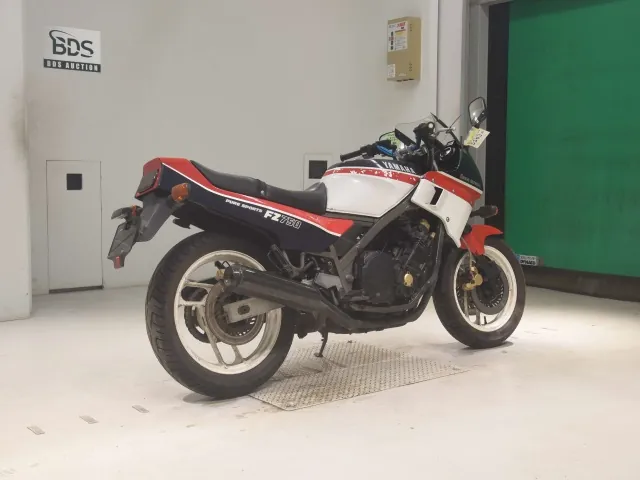 Yamaha FZ750 1985, white | red | blue, фото 5
