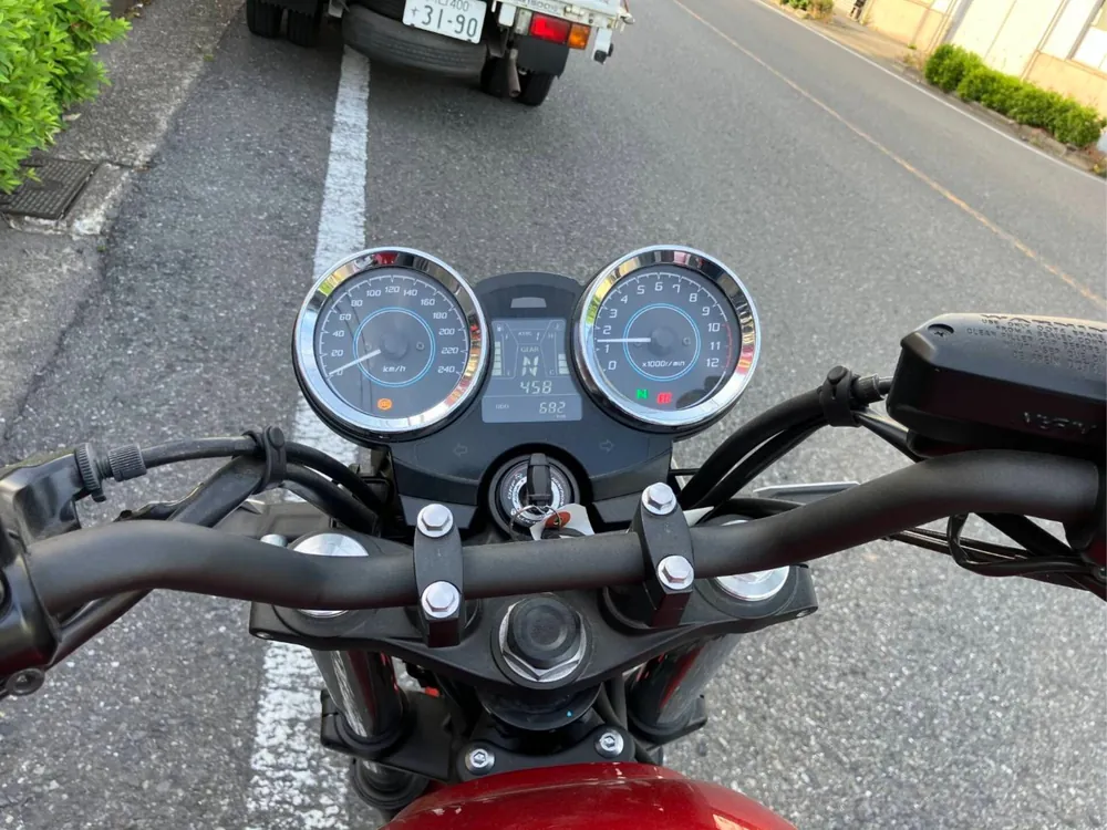 Kawasaki Z650RS 2025, w red, фото 5