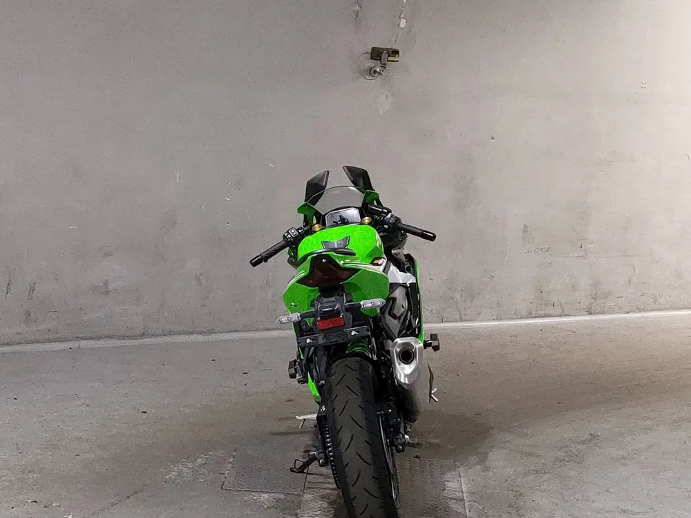 Kawasaki ZX-4R SE 2025, чёрный, зелёный, фото 4