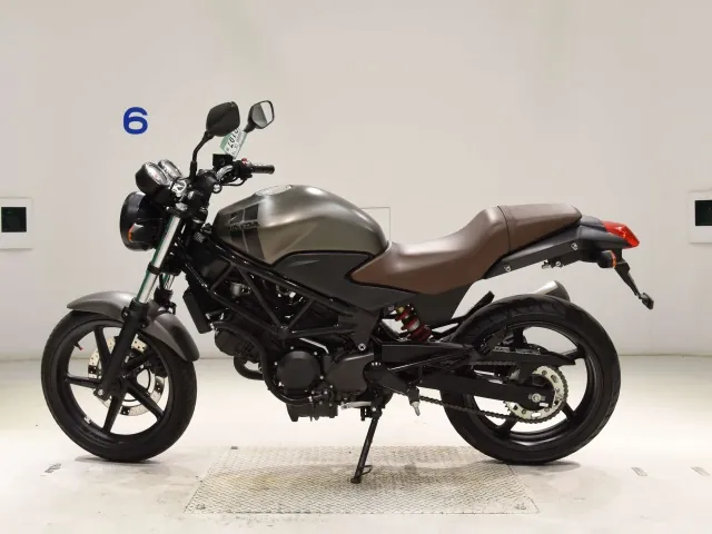 Honda VTR250 MC33, серебристый, фото 2