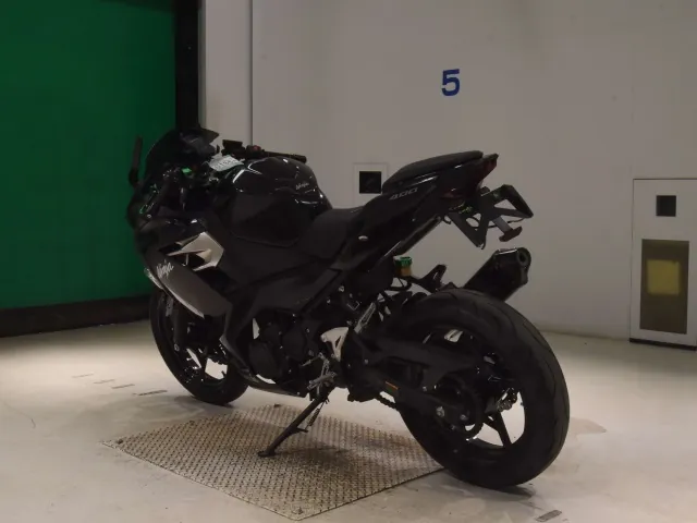 Kawasaki Ninja 400 2018, чёрный, фото 6