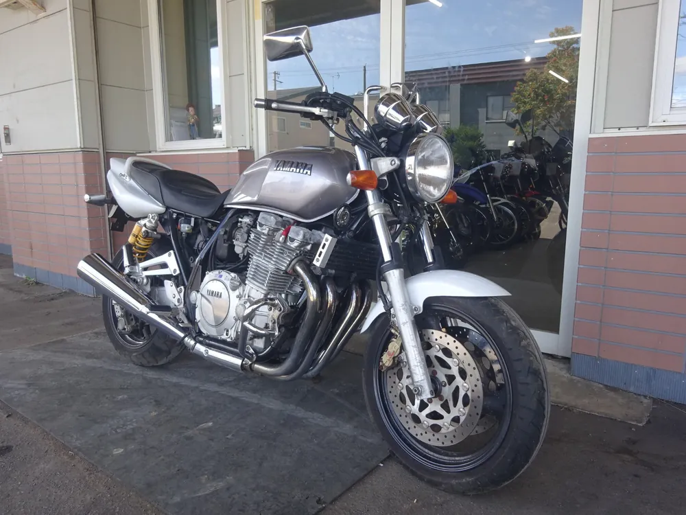 Yamaha XJR1300 1998, белый, серебристый, фото 4