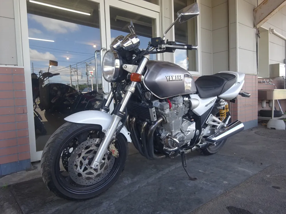 Yamaha XJR1300 1998, белый, серебристый, фото 5