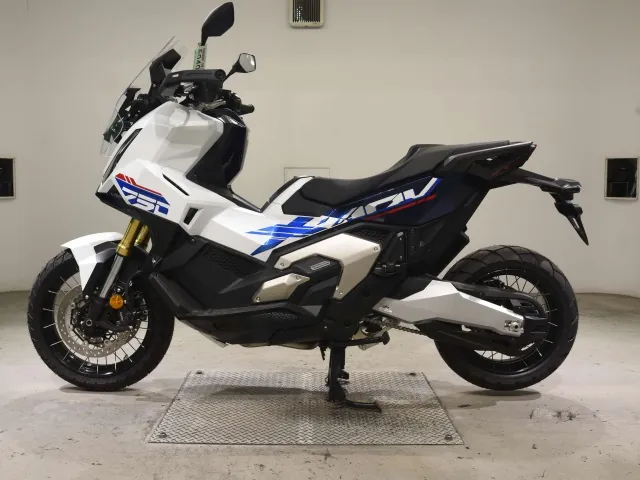 Honda X-ADV750 2026, белый, синий, фото 2