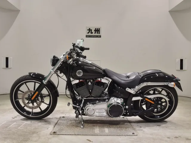 Harley-Davidson FXSB Breakout 2014, чёрный, фото 2