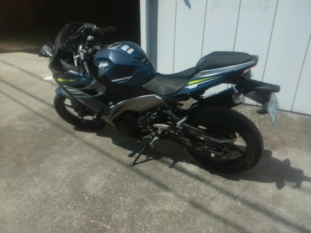 Kawasaki Ninja 400 2021, серый, фото 4