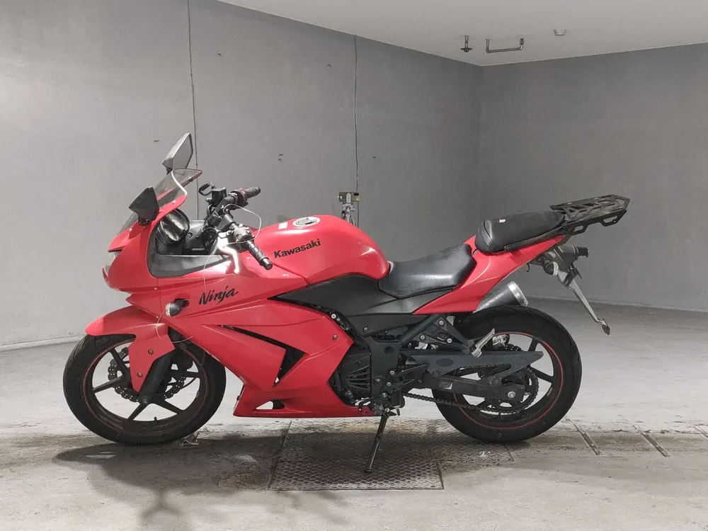 Kawasaki Ninja 250SL, красный, фото 2