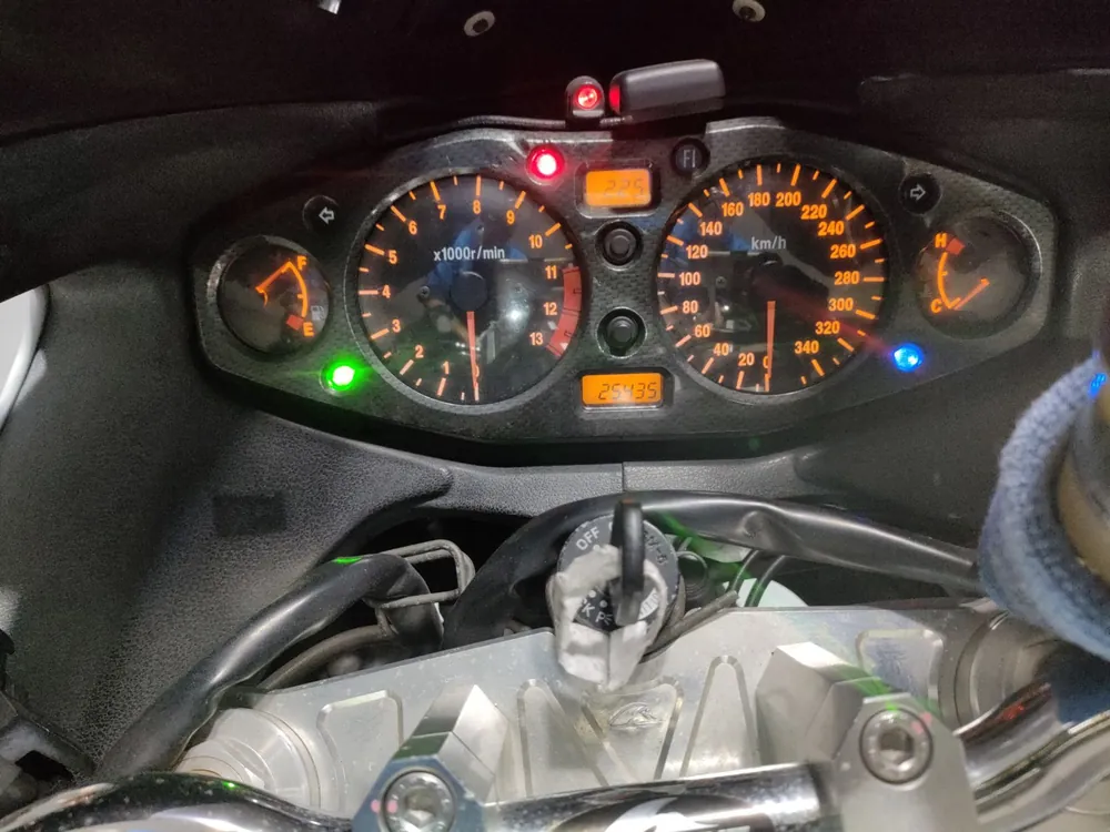 Suzuki GSX1300R Hayabusa 2001, белый, фото 5