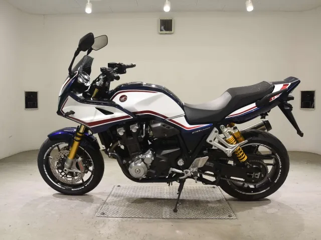 Honda CB1300 2022, white | red | blue, фото 2