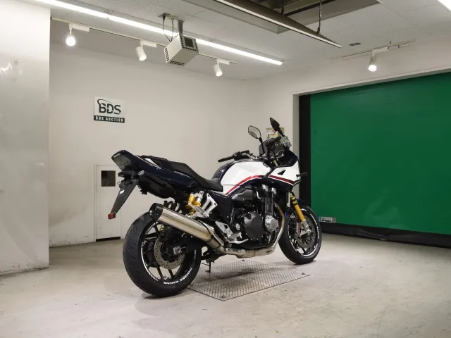 Honda CB1300 2022, white | red | blue, фото 5