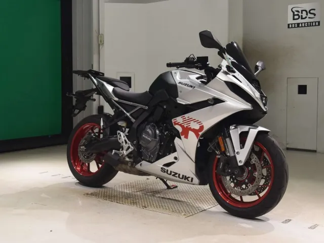 Suzuki Gsx-8T 2024, matt silver, фото 3