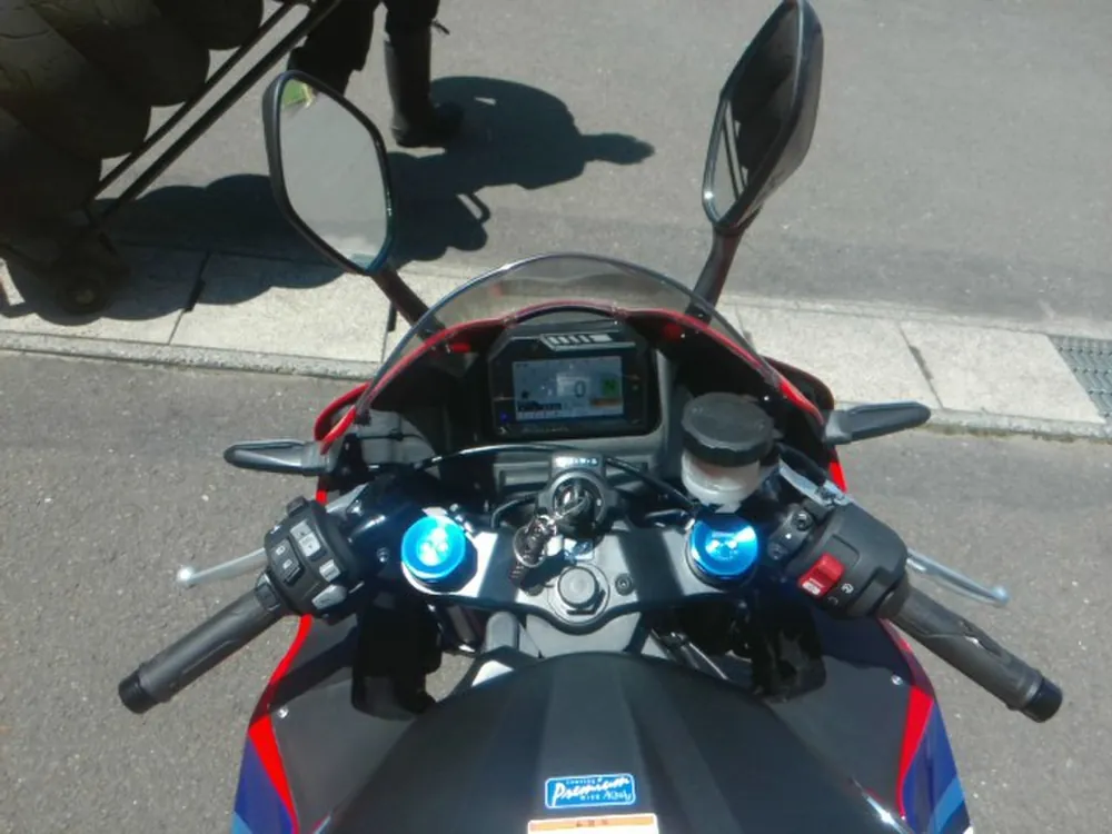 Honda CBR600RR 2022, white / red / blue, фото 3