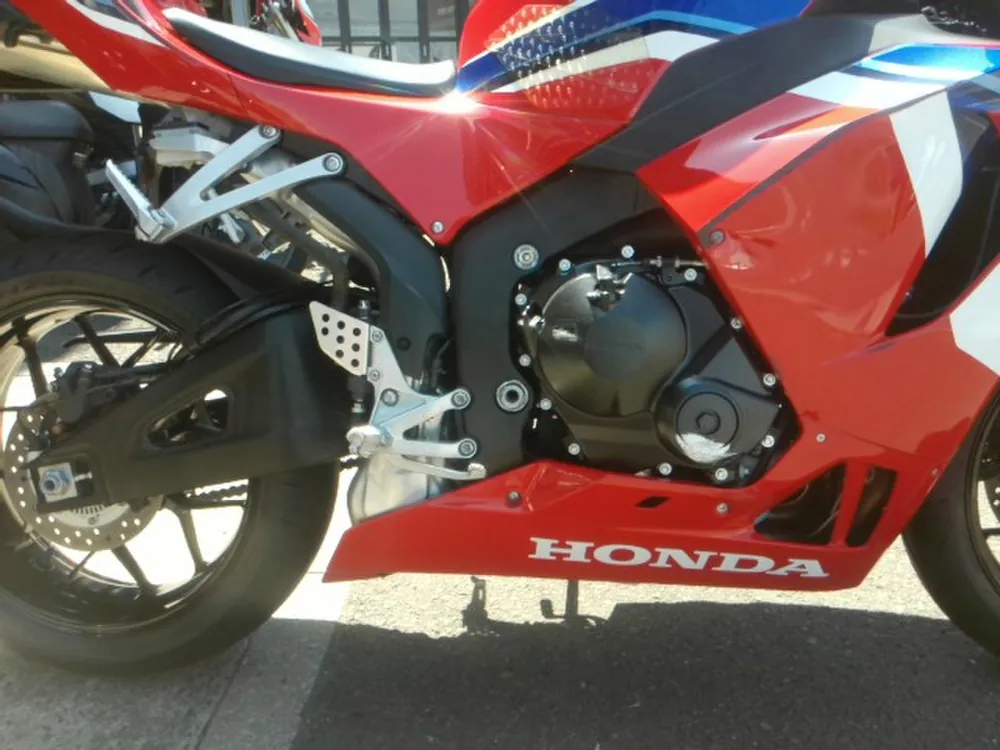 Honda CBR600RR 2022, white / red / blue, фото 5