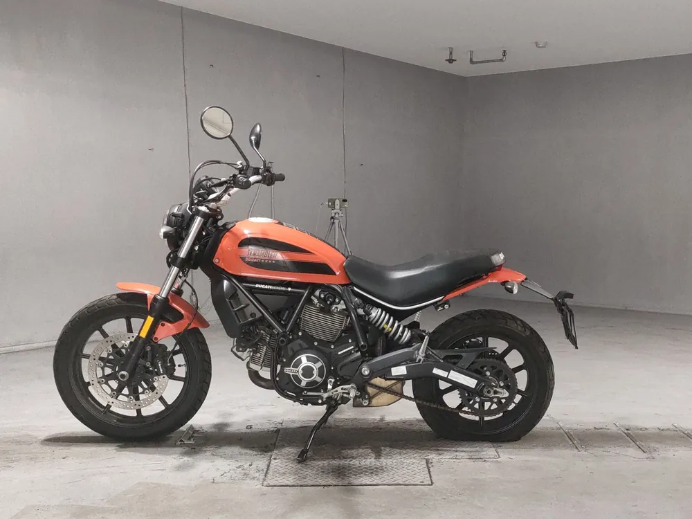 Ducati Scrambler Sixty2 2021, оранжевый, фото 2