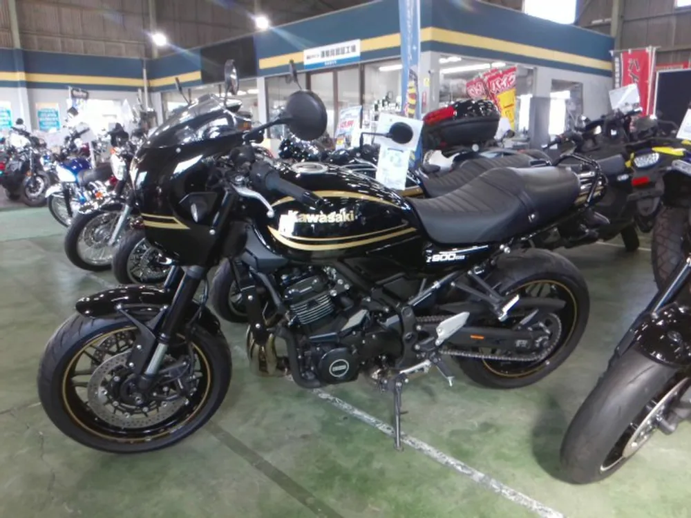 Kawasaki Z900RS 2023, чёрный, золотистый, фото 2