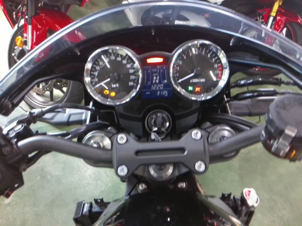 Kawasaki Z900RS 2023, чёрный, золотистый, фото 6