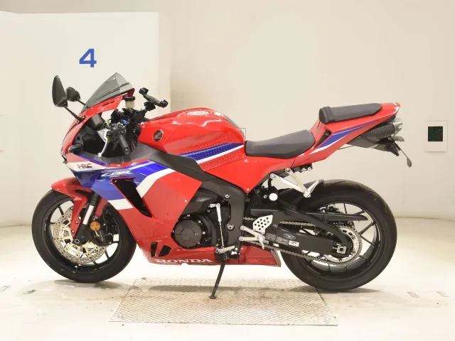 Honda CBR600RR 2025, белый, красный, синий, фото 2