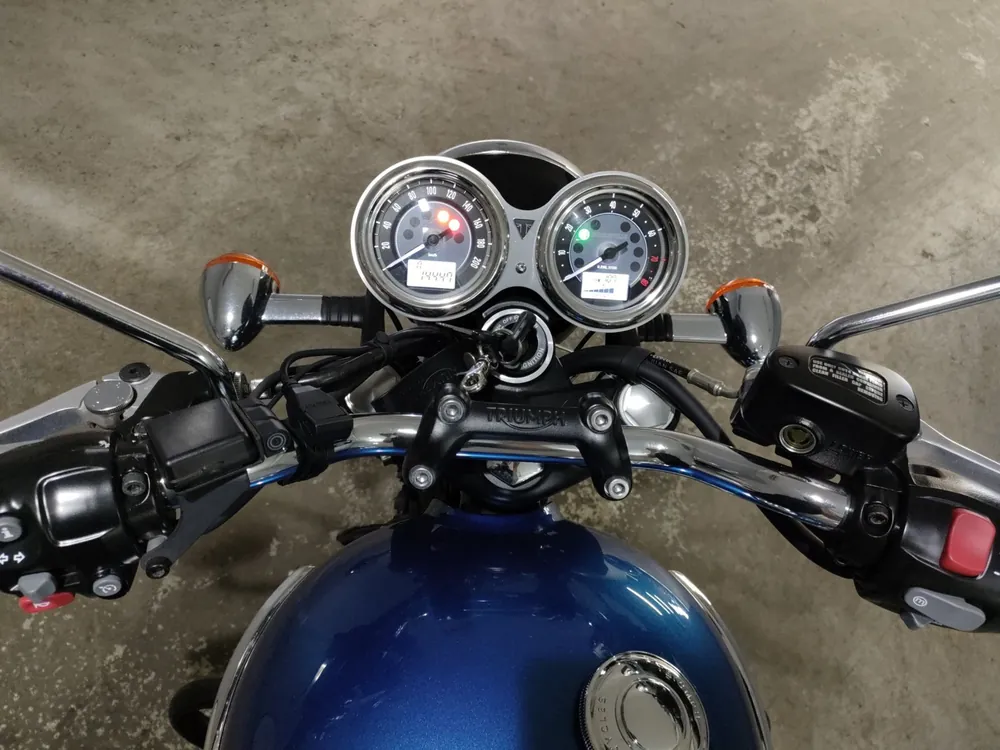 Triumph T120 Bonneville 2022, silver / blue, фото 5