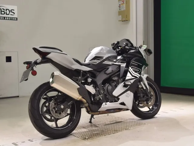 Kawasaki ZX-4R SE 2024, white | black, фото 5