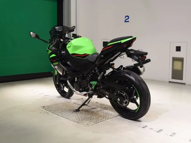 Kawasaki Ninja 400 2022, зелёный, фото 6