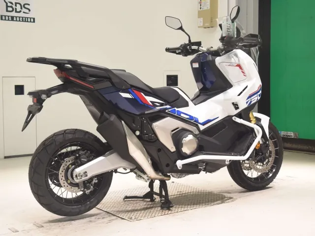 Honda X-ADV750 2026, white | red | blue, фото 5