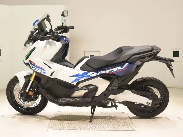 Honda X-ADV750 2026, белый, красный, синий, фото 2