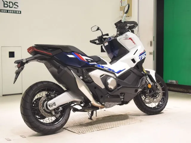 Honda X-ADV750 2026, белый, красный, синий, фото 5