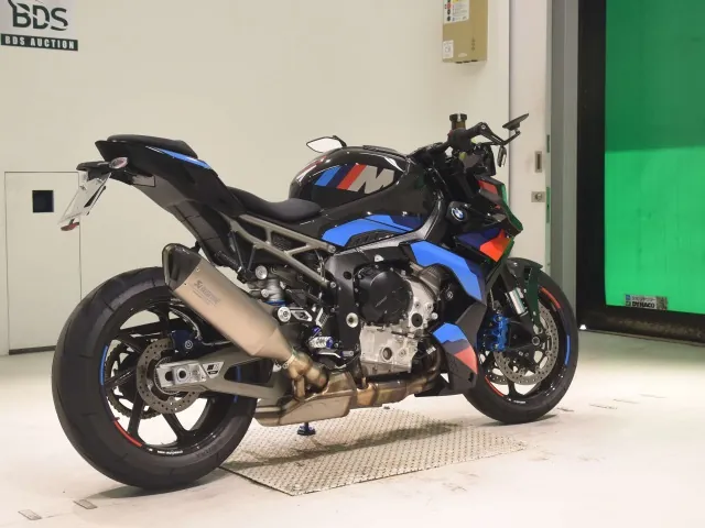 BMW M1000R 2026, чёрный, фото 5