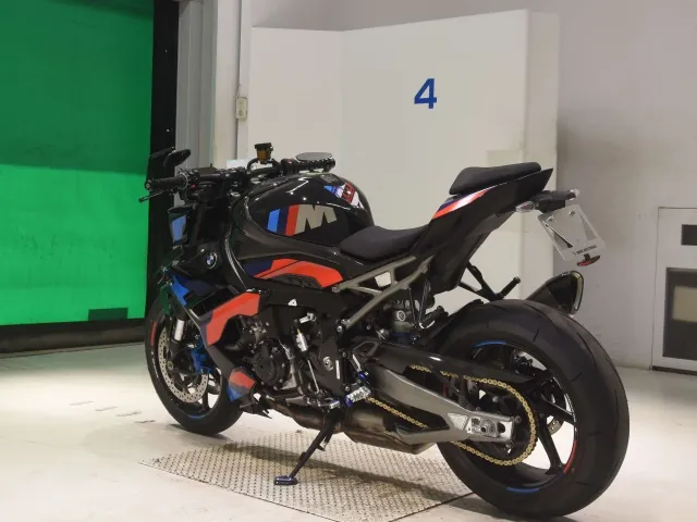 BMW M1000R 2026, чёрный, фото 6