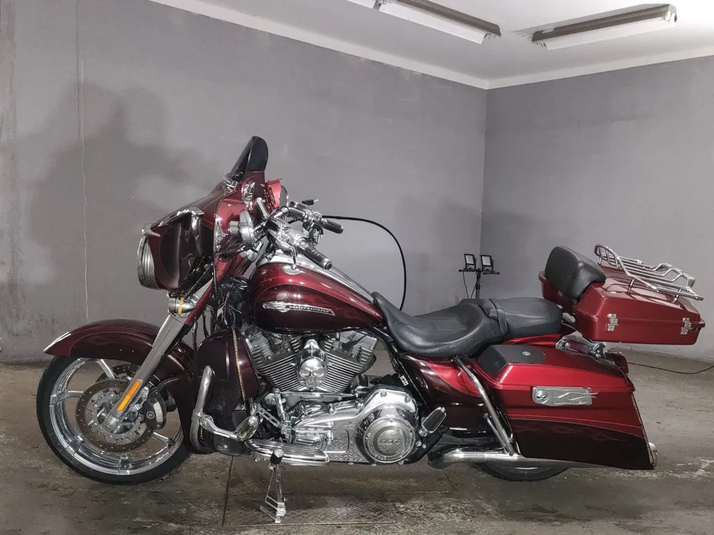 Harley-Davidson FLHXSE1800CVO 2012, красный, фото 2