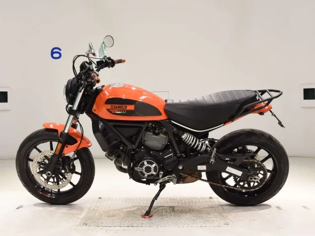 Ducati Scrambler Sixty2 2017, black | orange, фото 2
