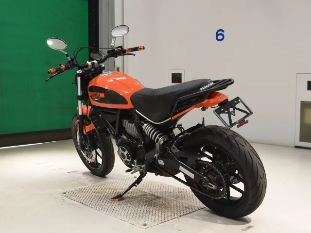 Ducati Scrambler Sixty2 2017, black | orange, фото 6