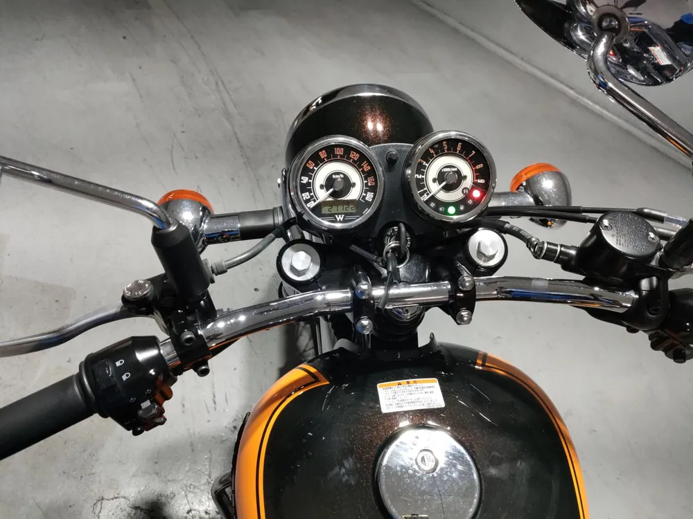 Kawasaki W800 2018, чёрный, оранжевый, фото 5