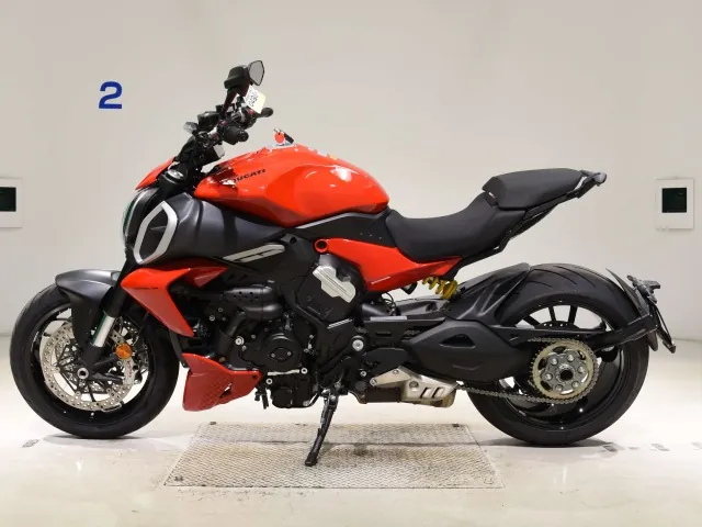 Ducati Diavel V4 2026, красный, фото 2