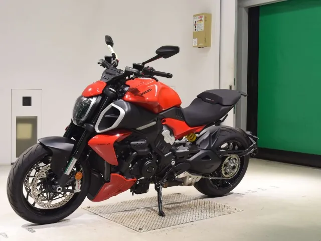 Ducati Diavel V4 2026, красный, фото 4