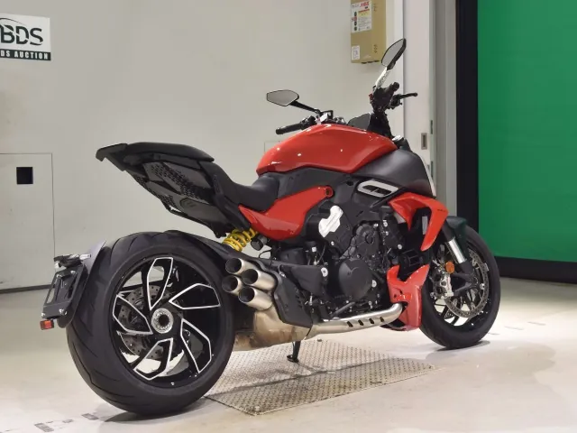 Ducati Diavel V4 2026, красный, фото 5