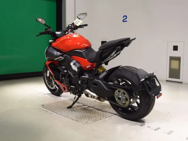 Ducati Diavel V4 2026, красный, фото 6