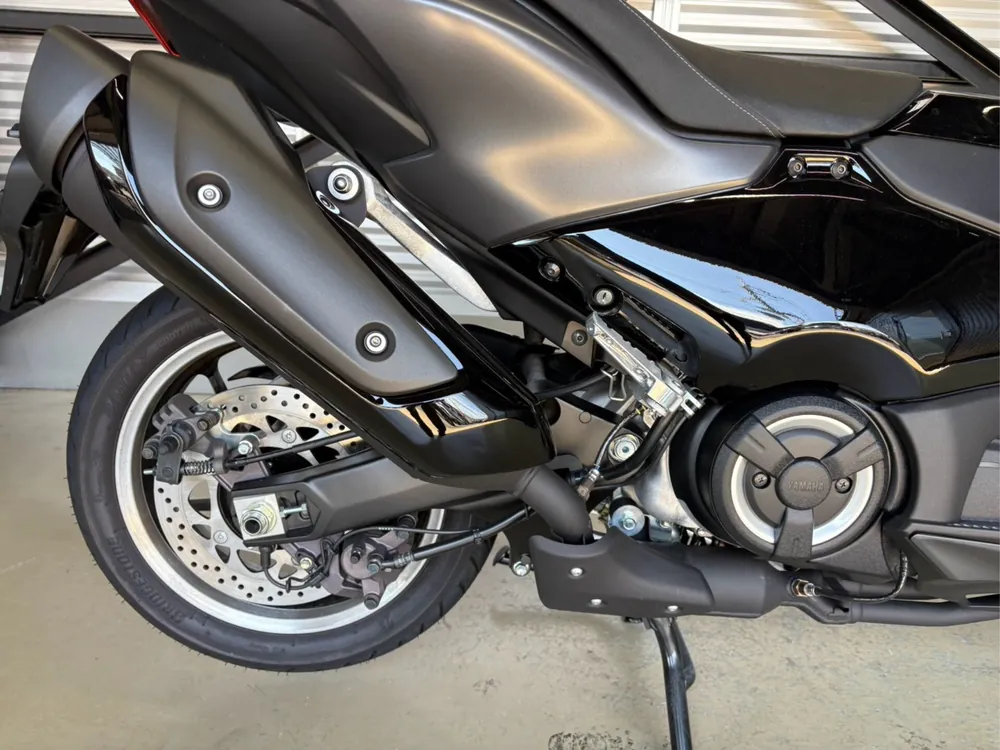 Yamaha T-Max560T 2026, серый, чёрный, фото 6
