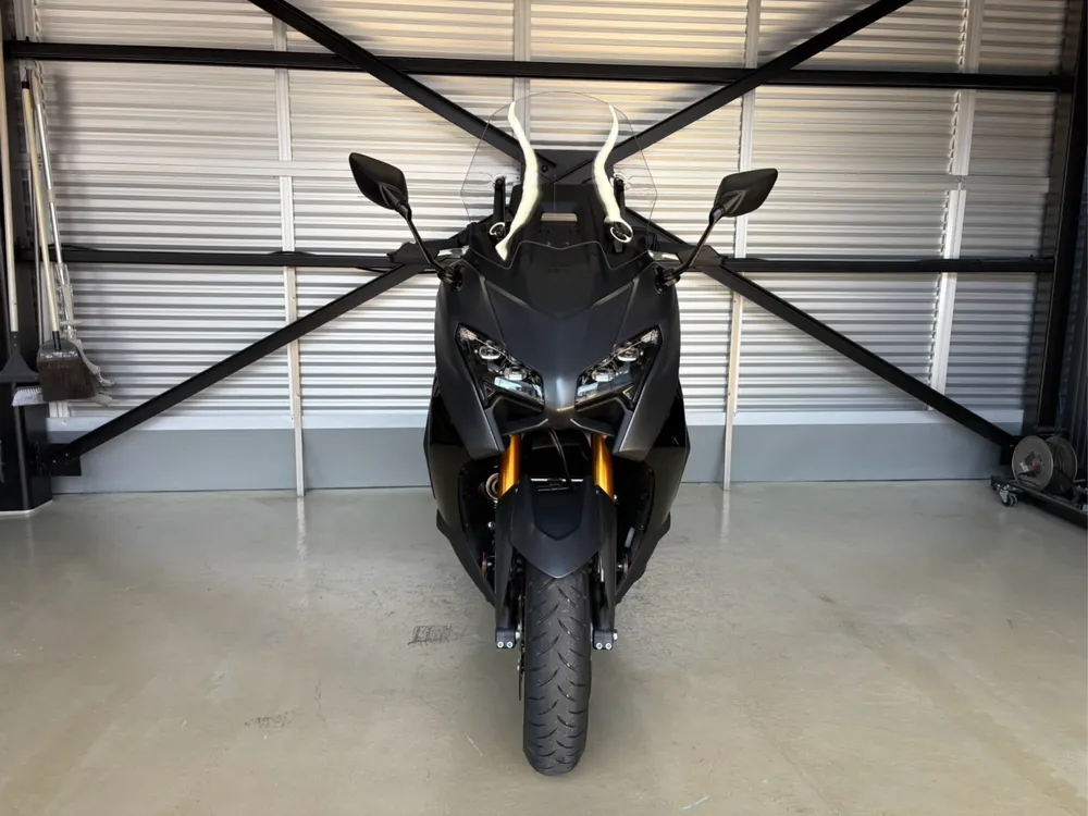 Yamaha T-Max560T 2026, серый, чёрный, фото 8